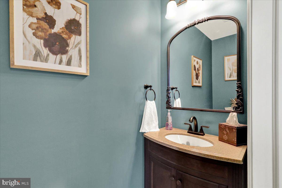 2401 John Henry Dr Property Photo 13