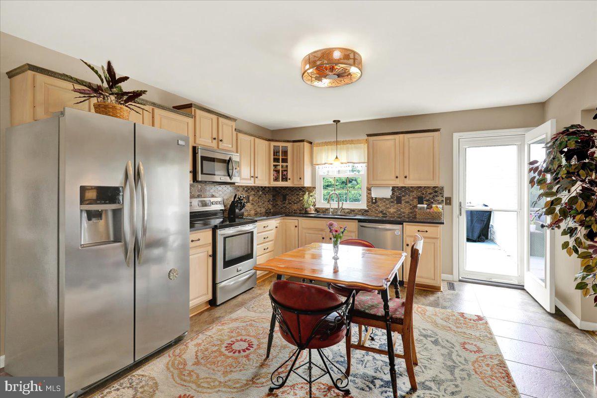 2401 John Henry Dr Property Photo 14