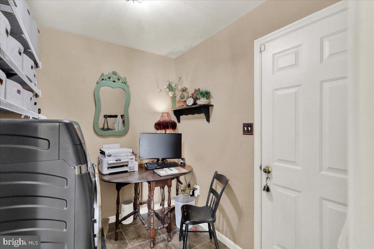 2401 John Henry Dr Property Photo 17