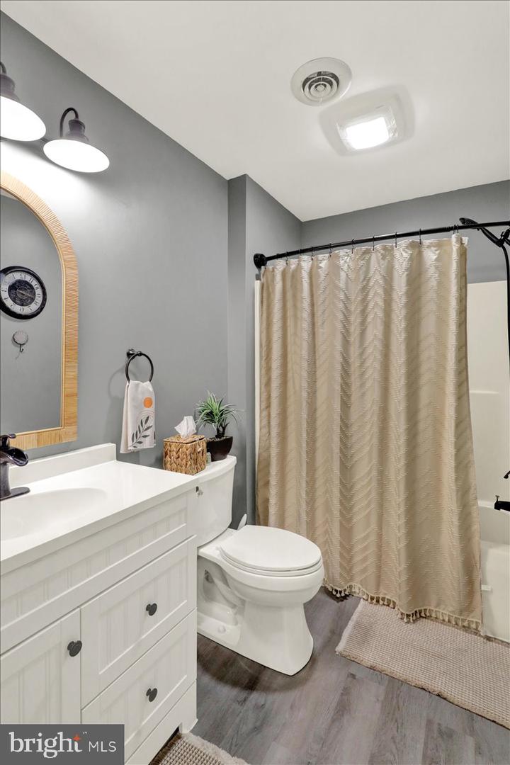 2401 John Henry Dr Property Photo 28