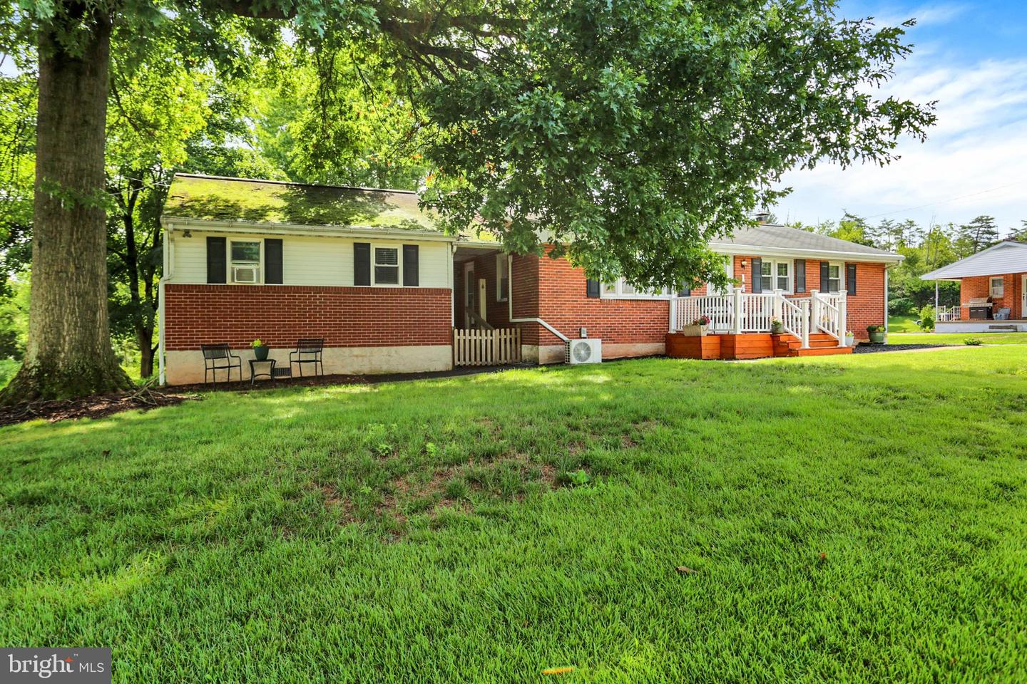 140 Gollub Dr Property Photo 2