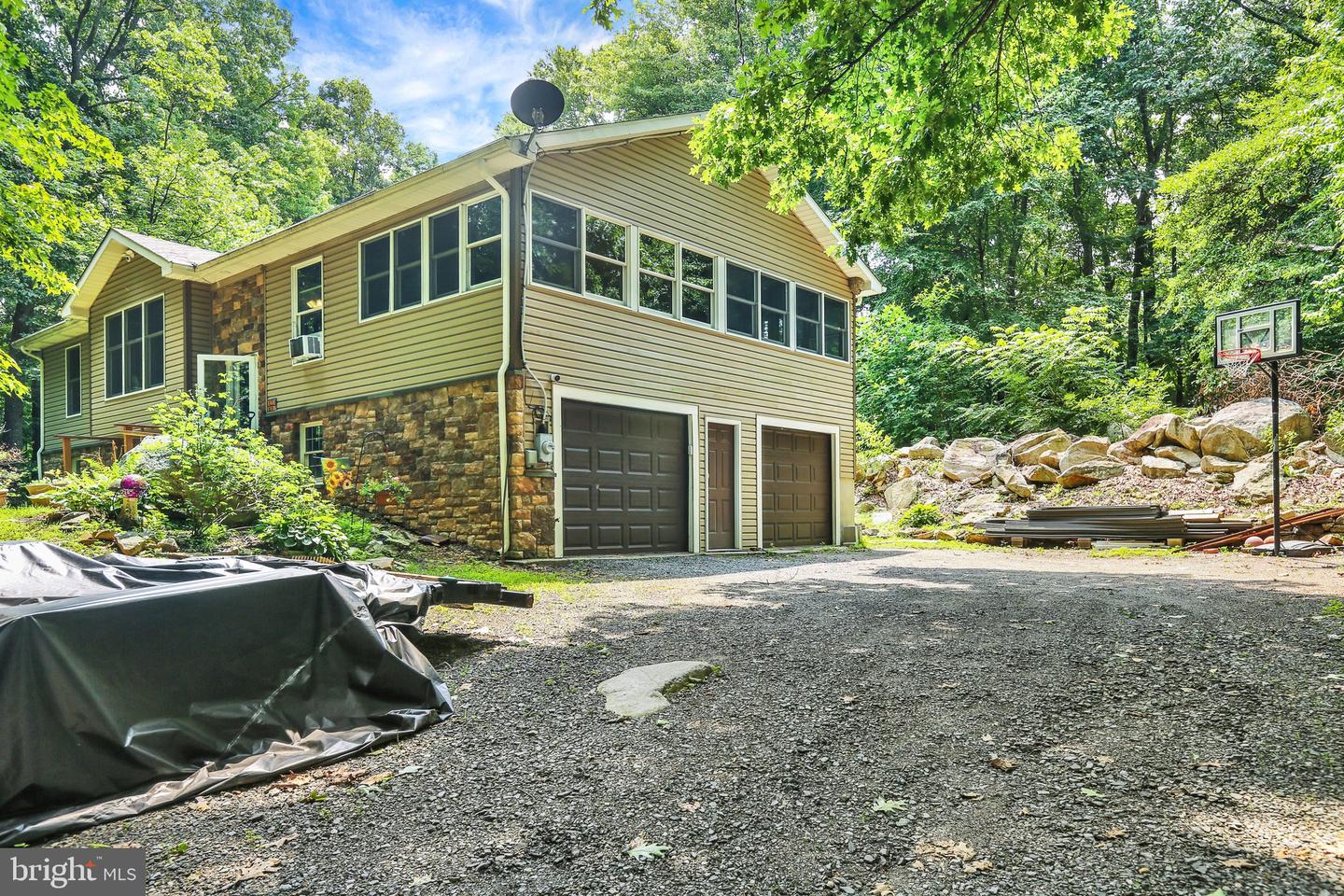 19 Woods Ln Property Photo 2