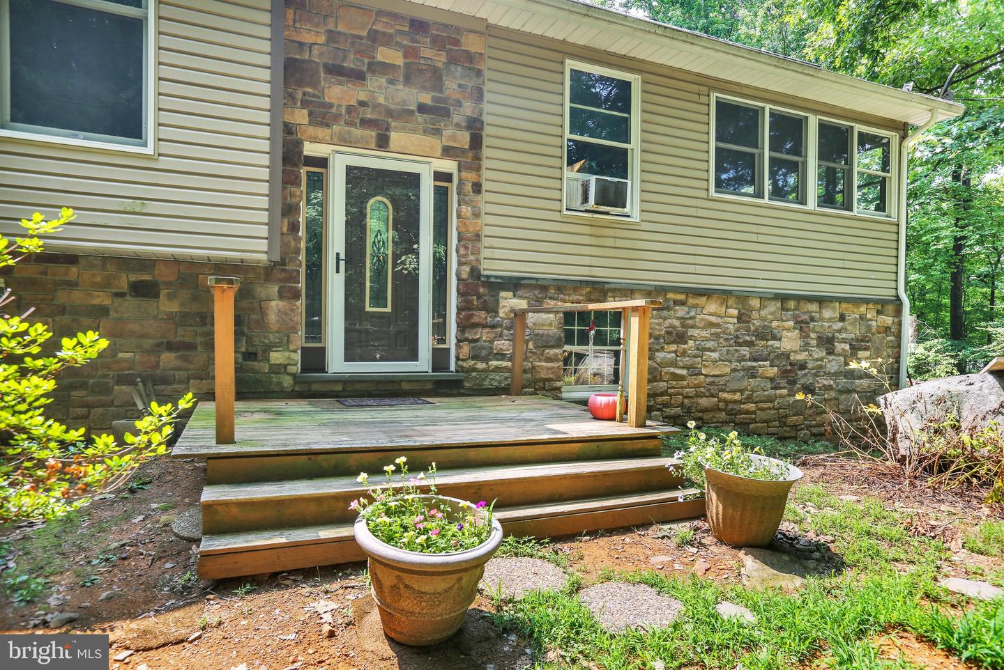 19 Woods Ln Property Photo 3