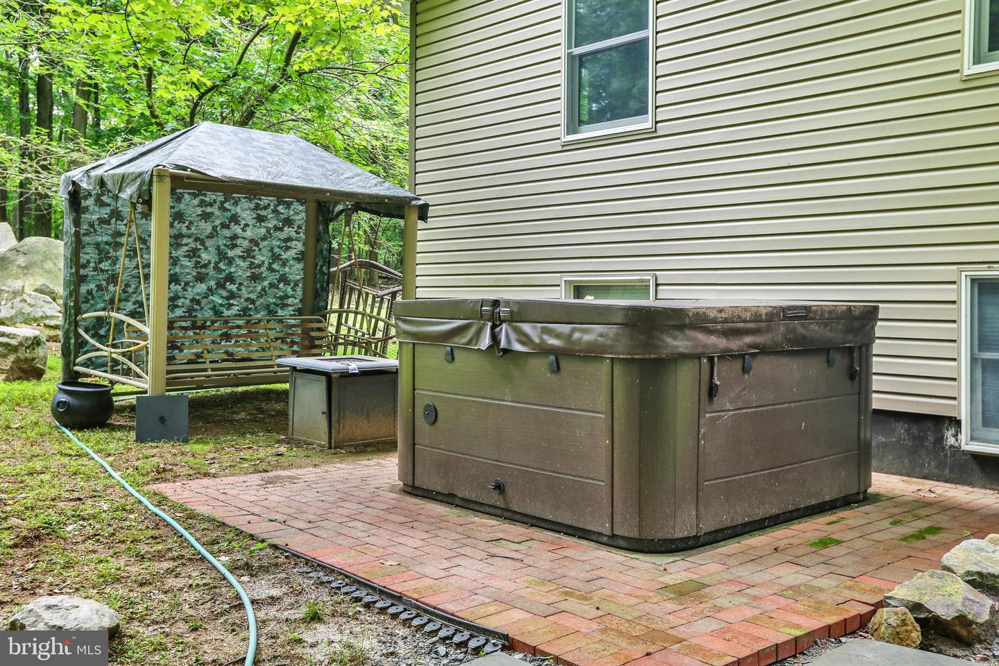 19 Woods Ln Property Photo 5