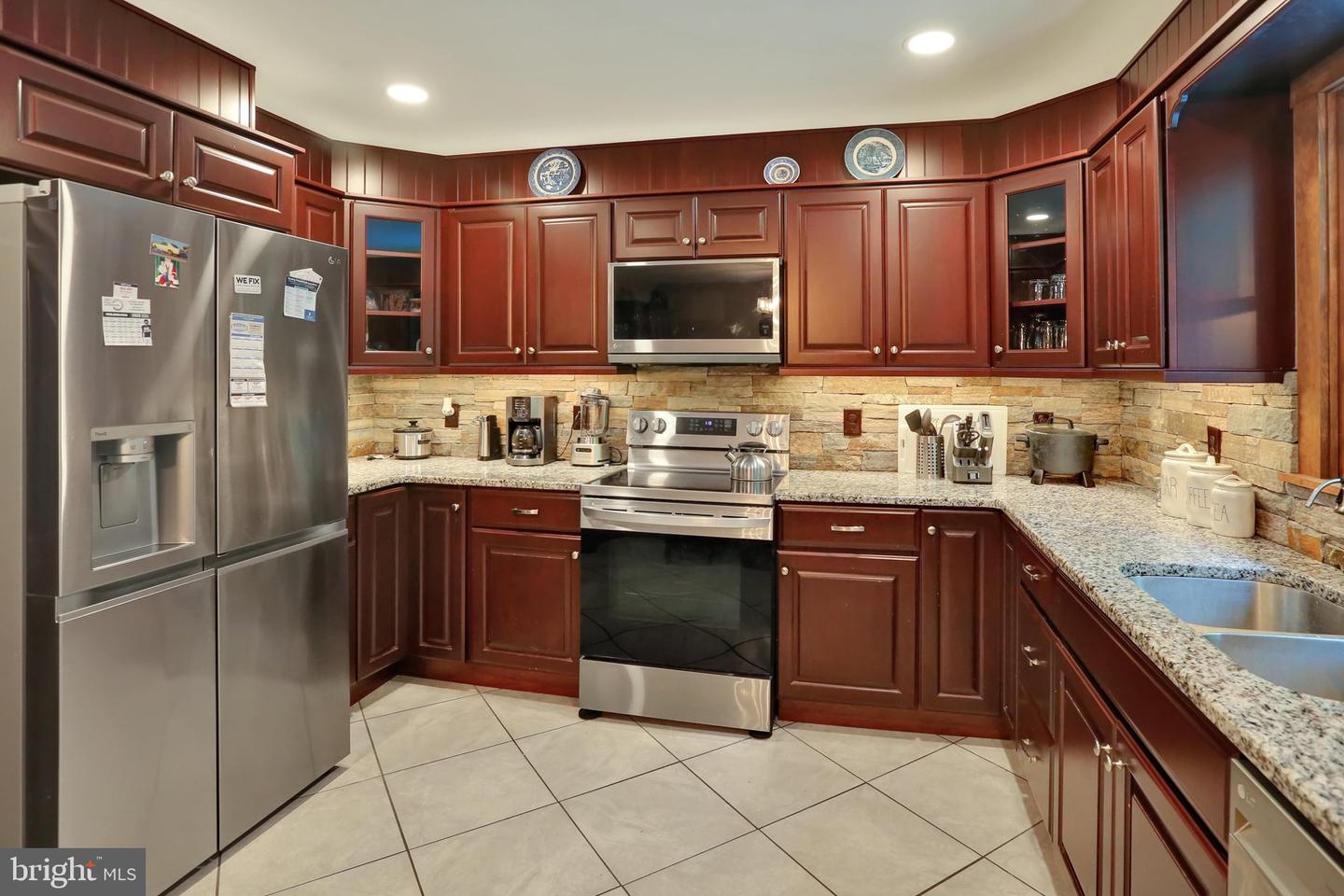 19 Woods Ln Property Photo 11