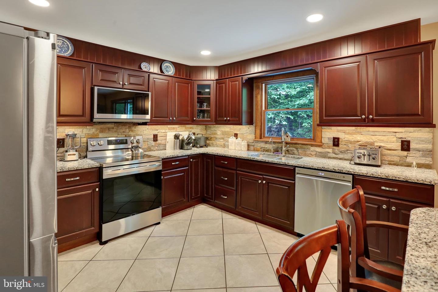 19 Woods Ln Property Photo 12