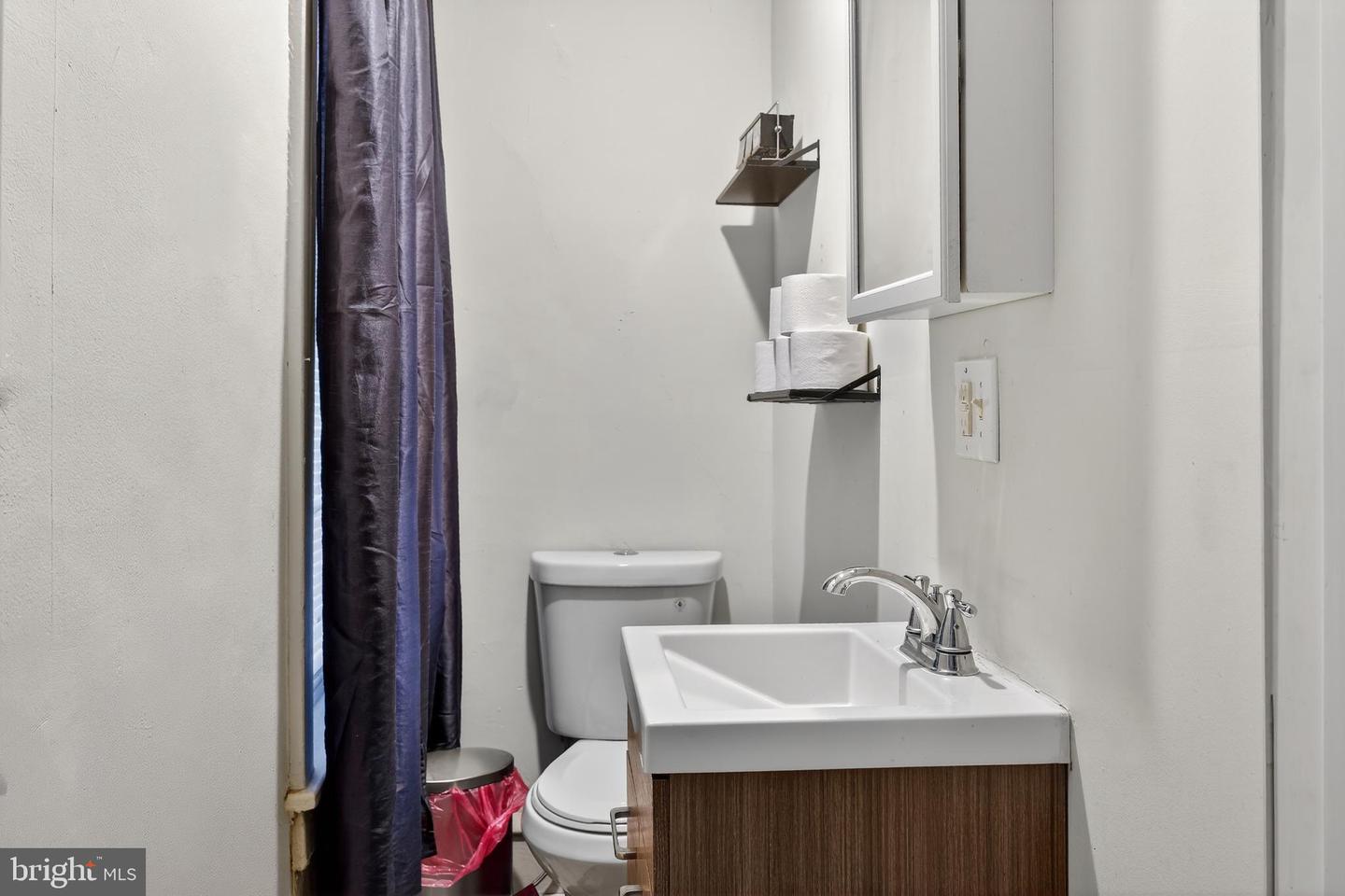327 W Windsor St Property Photo 15