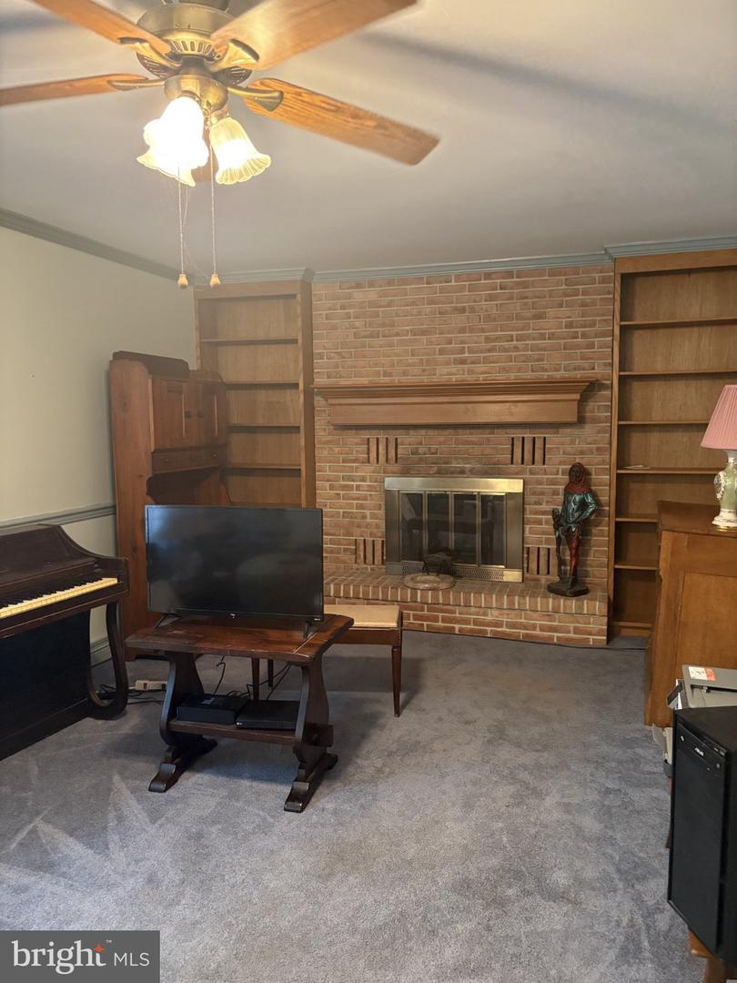814 Ironstone Ln Property Photo 3