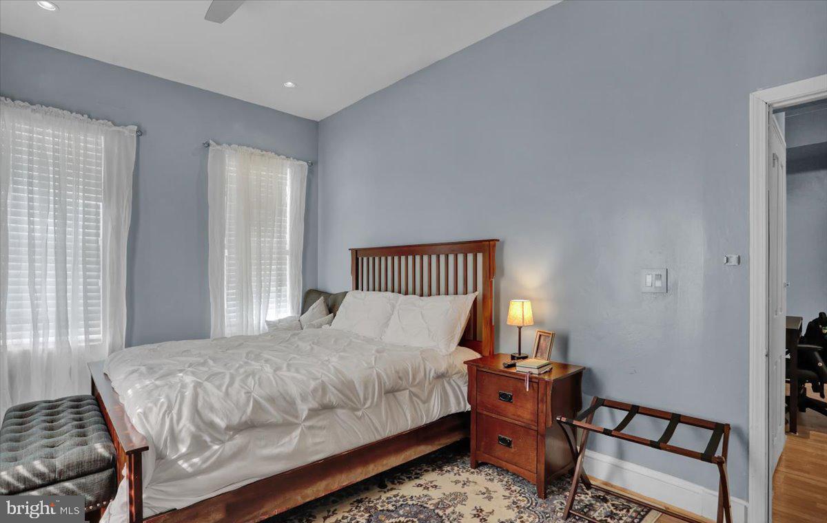 526 Windsor St Property Photo 10