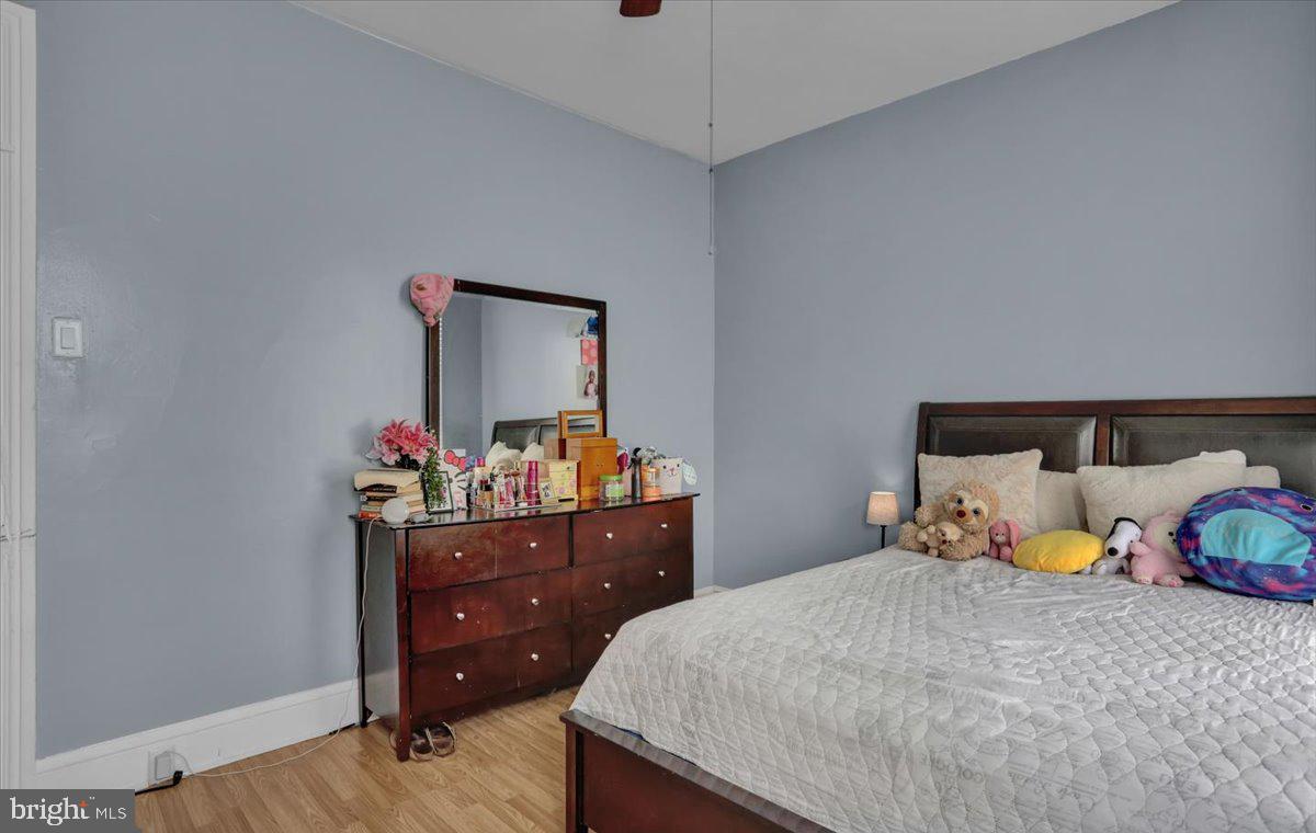 526 Windsor St Property Photo 12