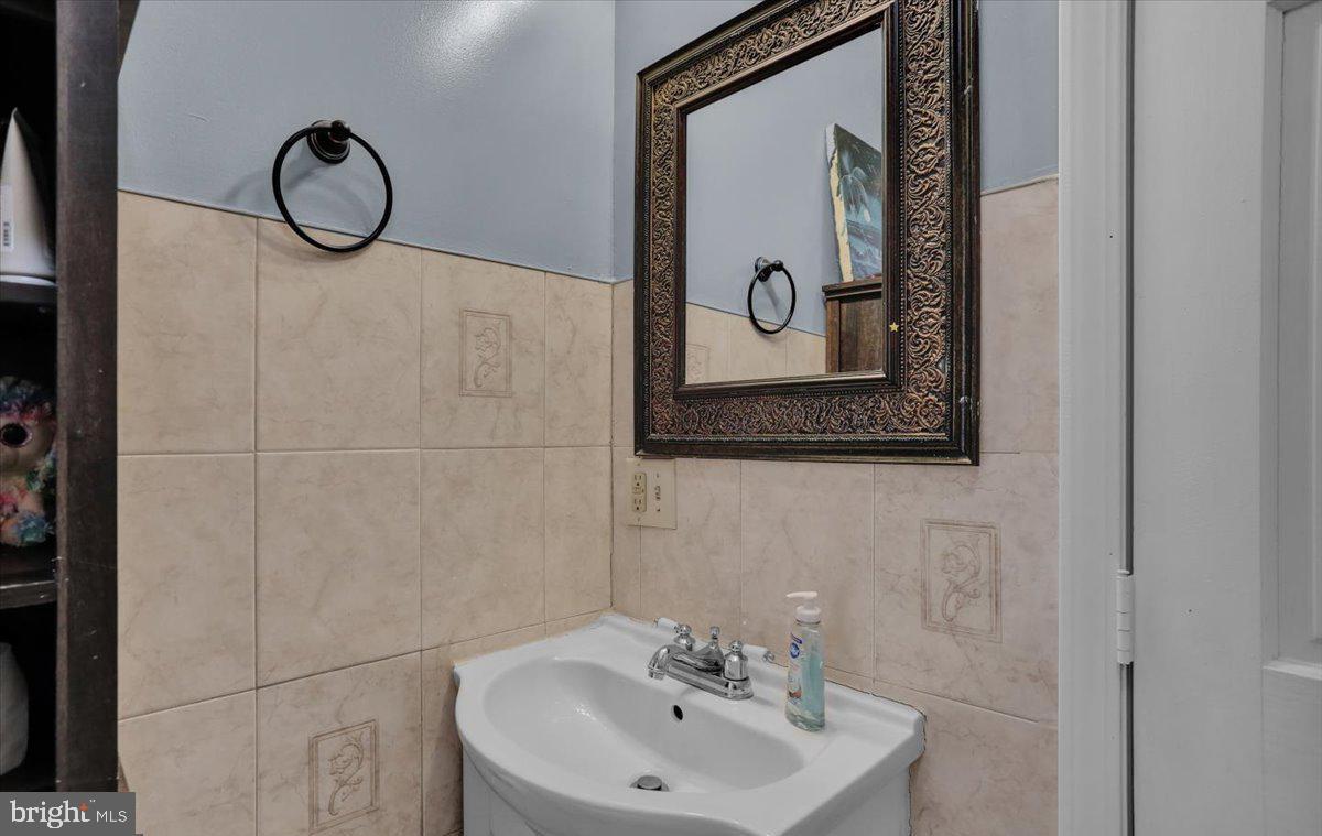 526 Windsor St Property Photo 17