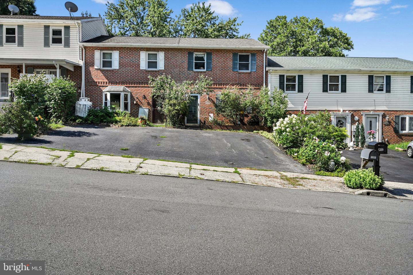 1287 Fox Run Property Photo 4