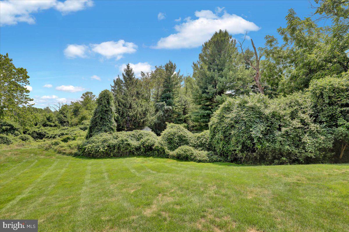 11 Fallowfield Cir Property Photo 3