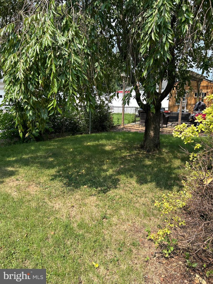 583 Columbia Ave Property Photo 4