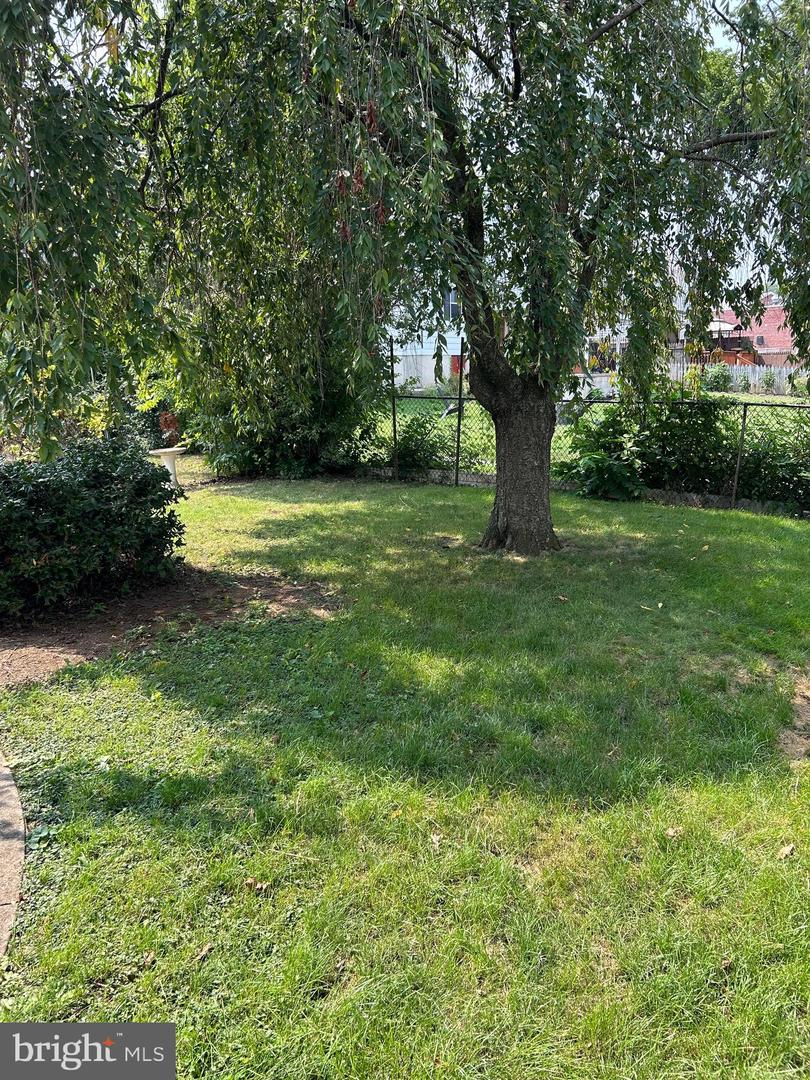 583 Columbia Ave Property Photo 5