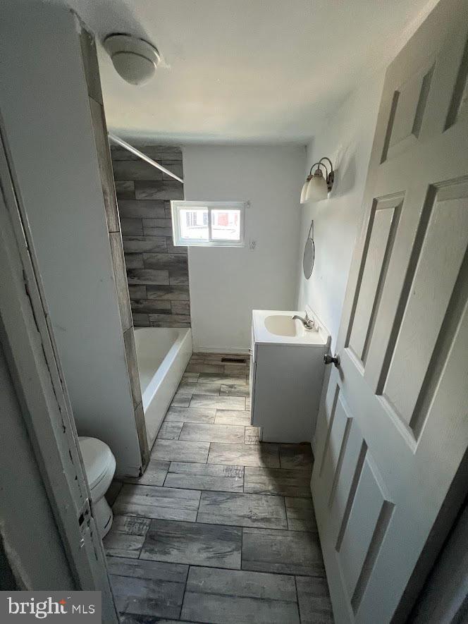1040 Birch St Property Photo 4
