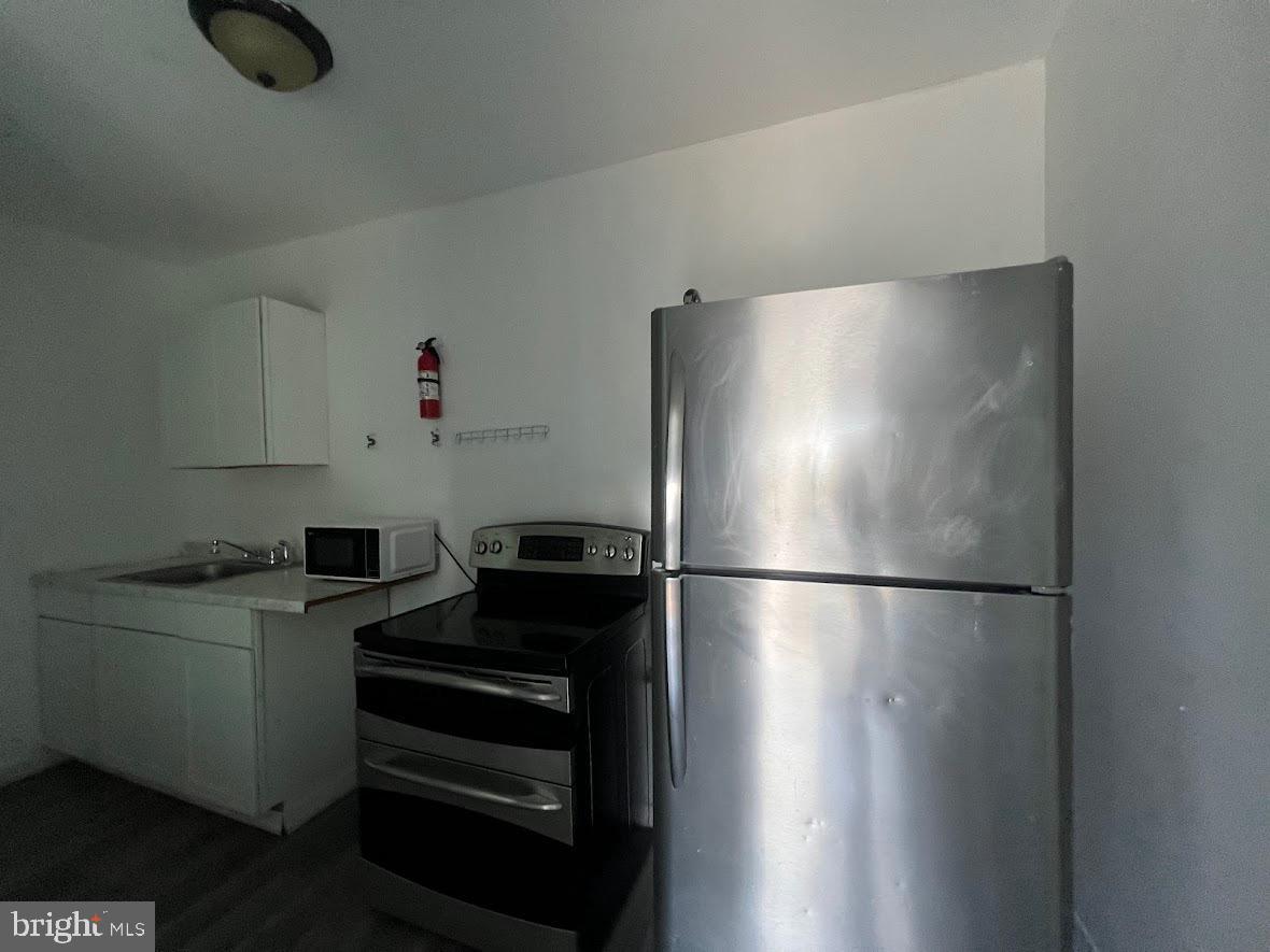 1040 Birch St Property Photo 8