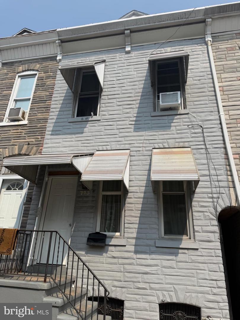 725 Moss St Property Photo 1