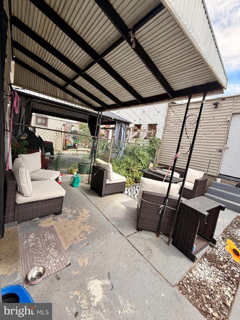 725 Moss St Property Photo 12