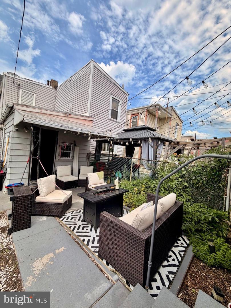725 Moss St Property Photo 13