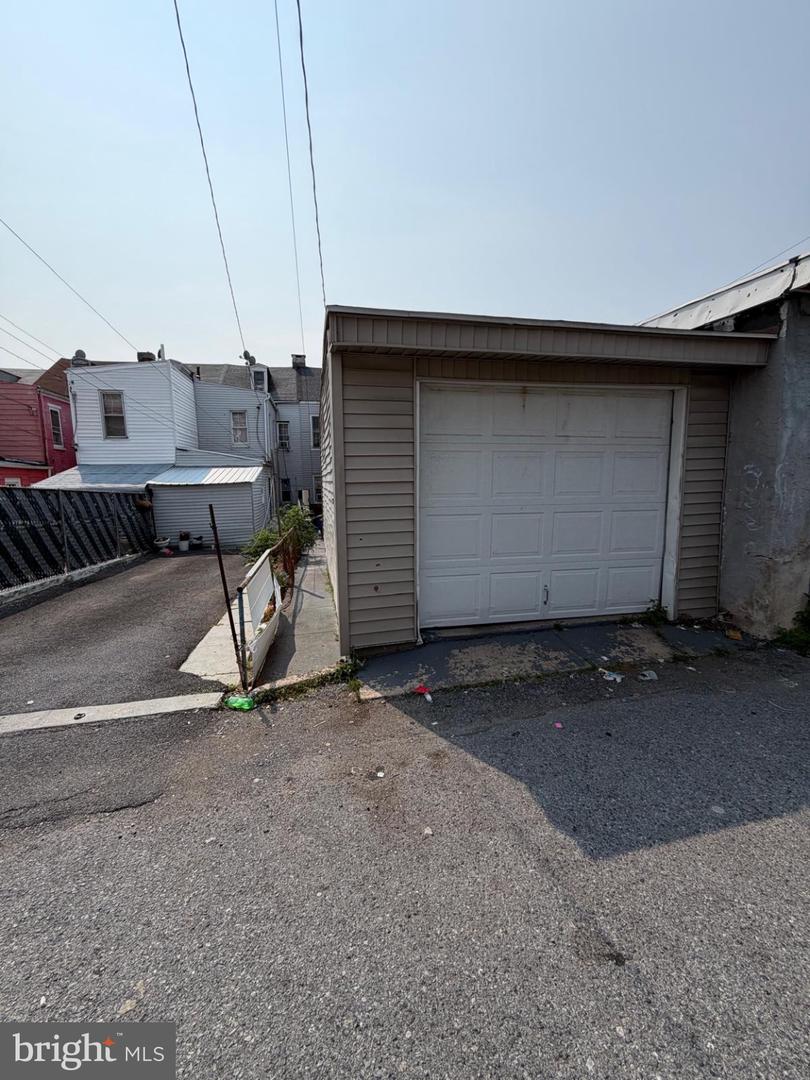 725 Moss St Property Photo 18