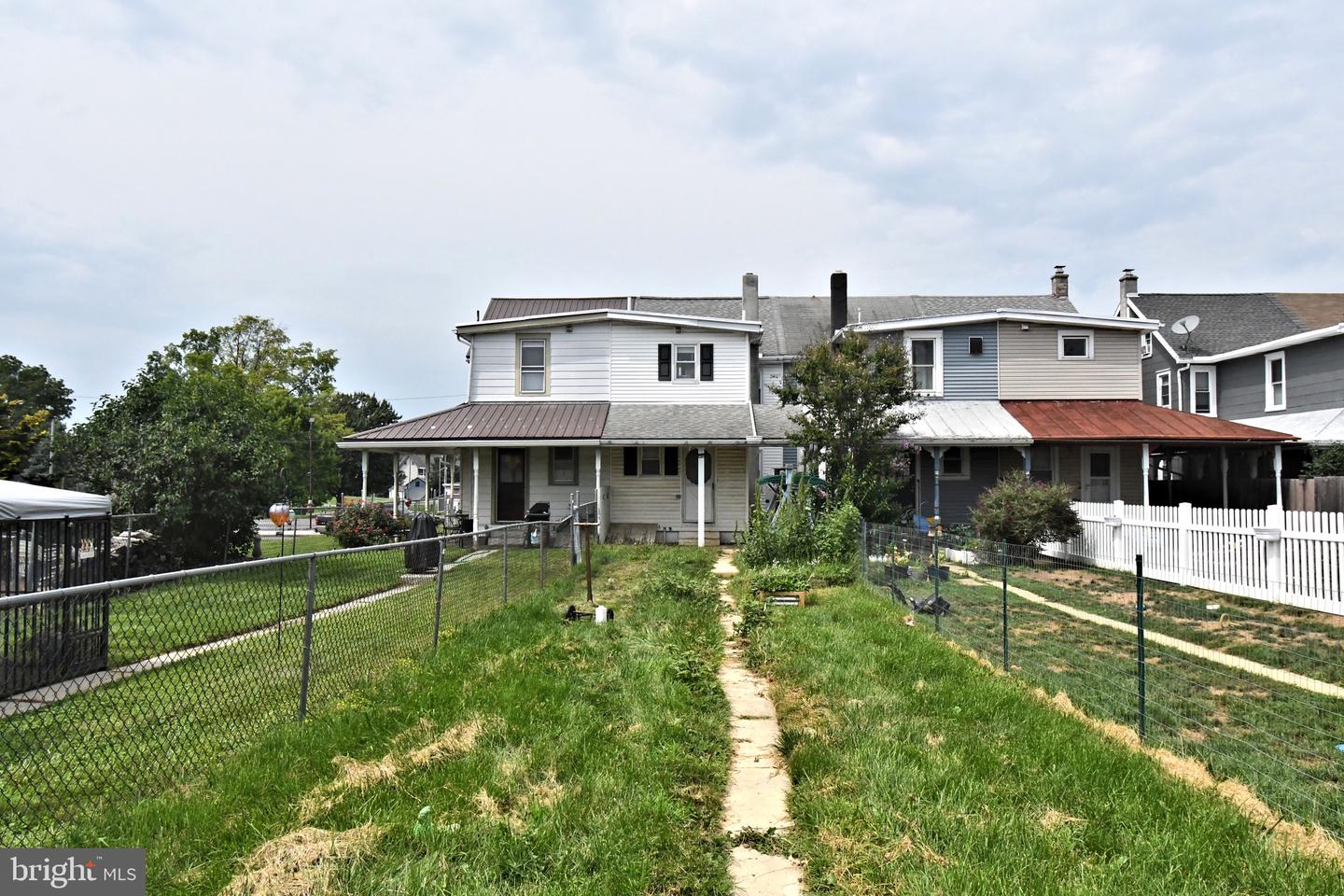 28 W Smith St Property Photo 4