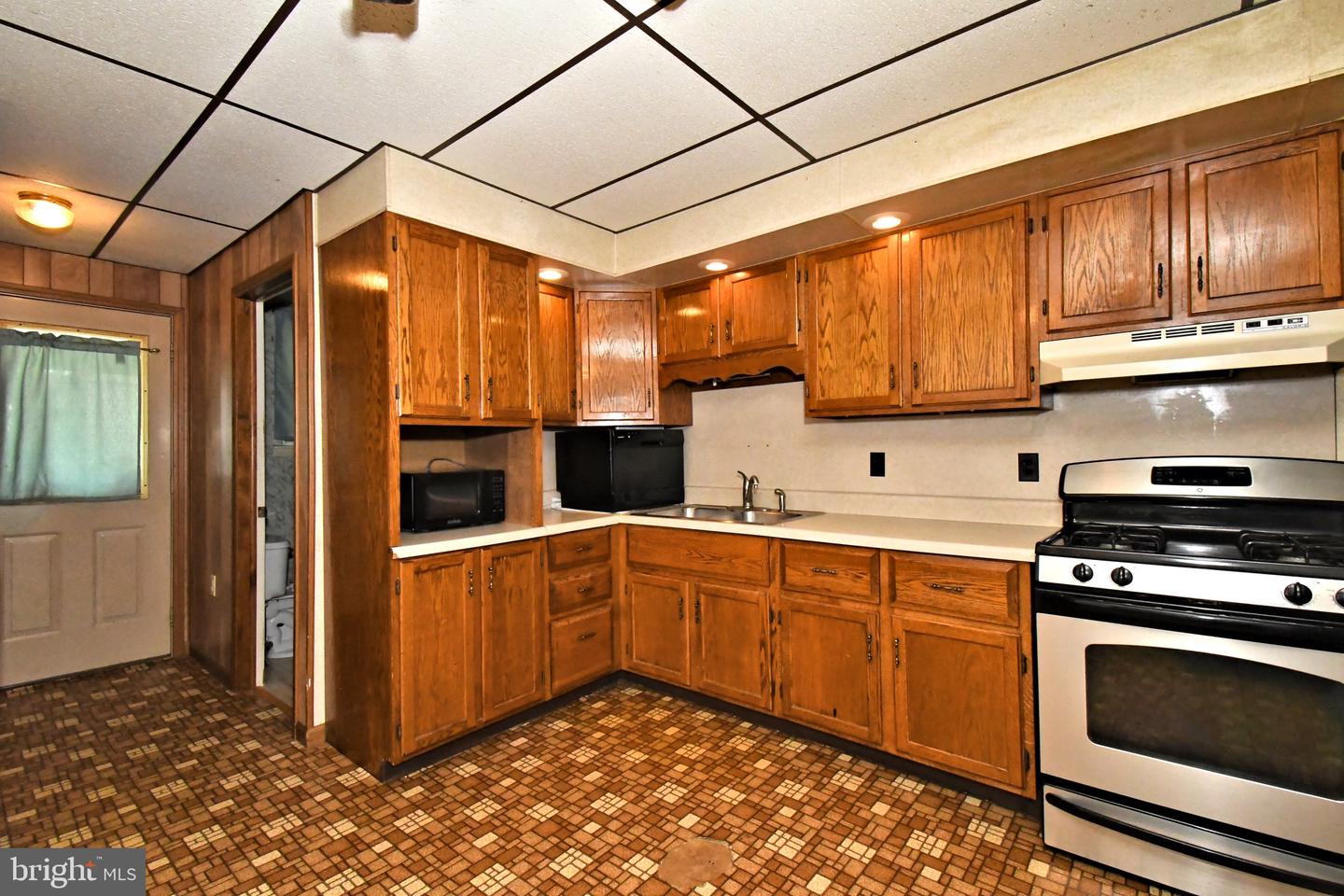28 W Smith St Property Photo 16