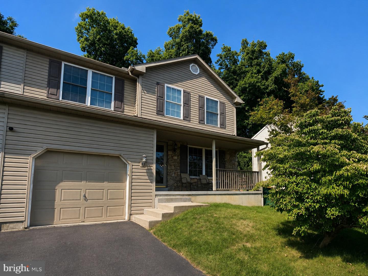 222 Bainbridge Cir Property Photo 1