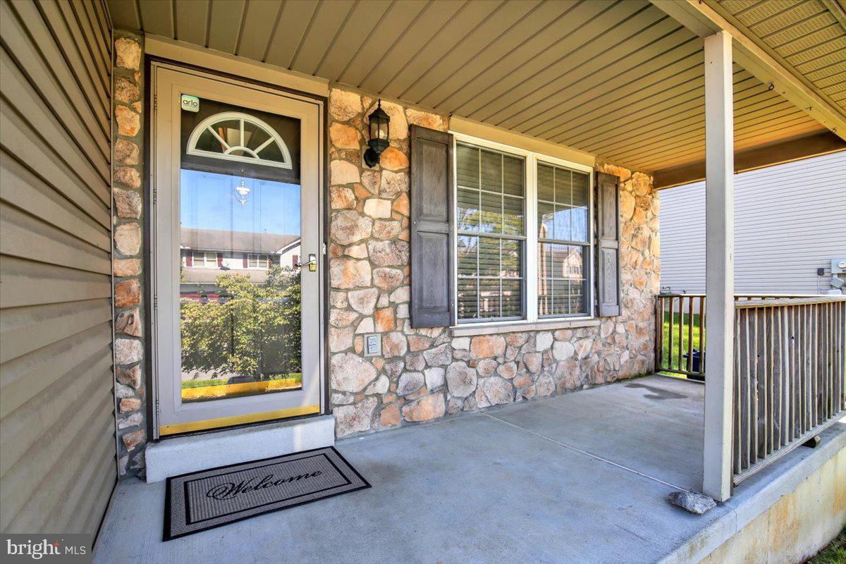 222 Bainbridge Cir Property Photo 3
