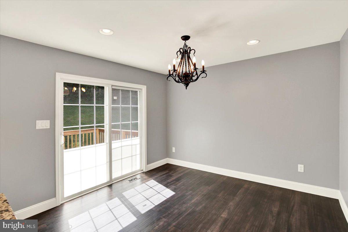 222 Bainbridge Cir Property Photo 8