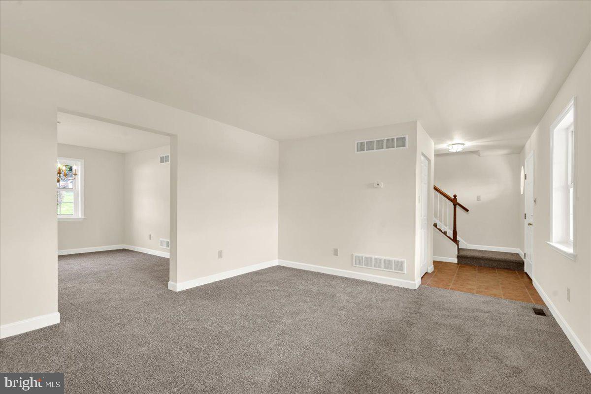 208 Crystal Cir Property Photo 5