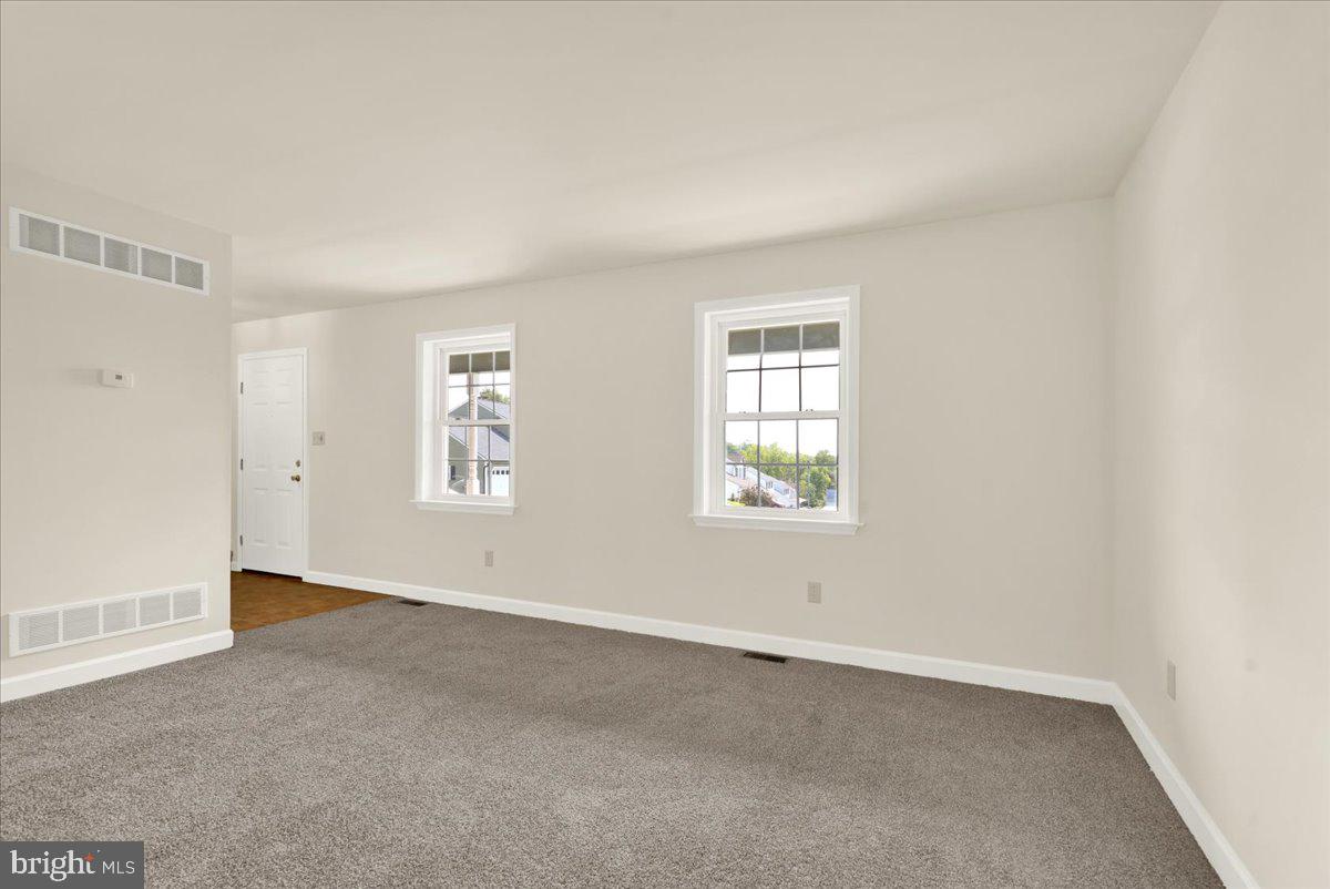 208 Crystal Cir Property Photo 6