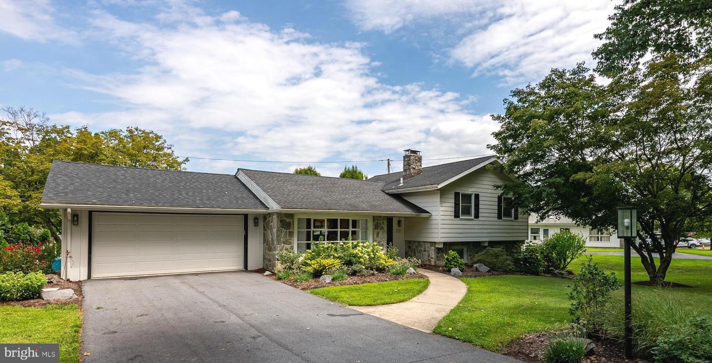 533 Campus Rd Property Photo 2