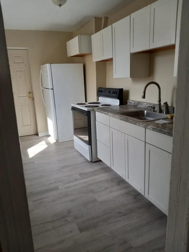 227 Hudson St Property Photo 4