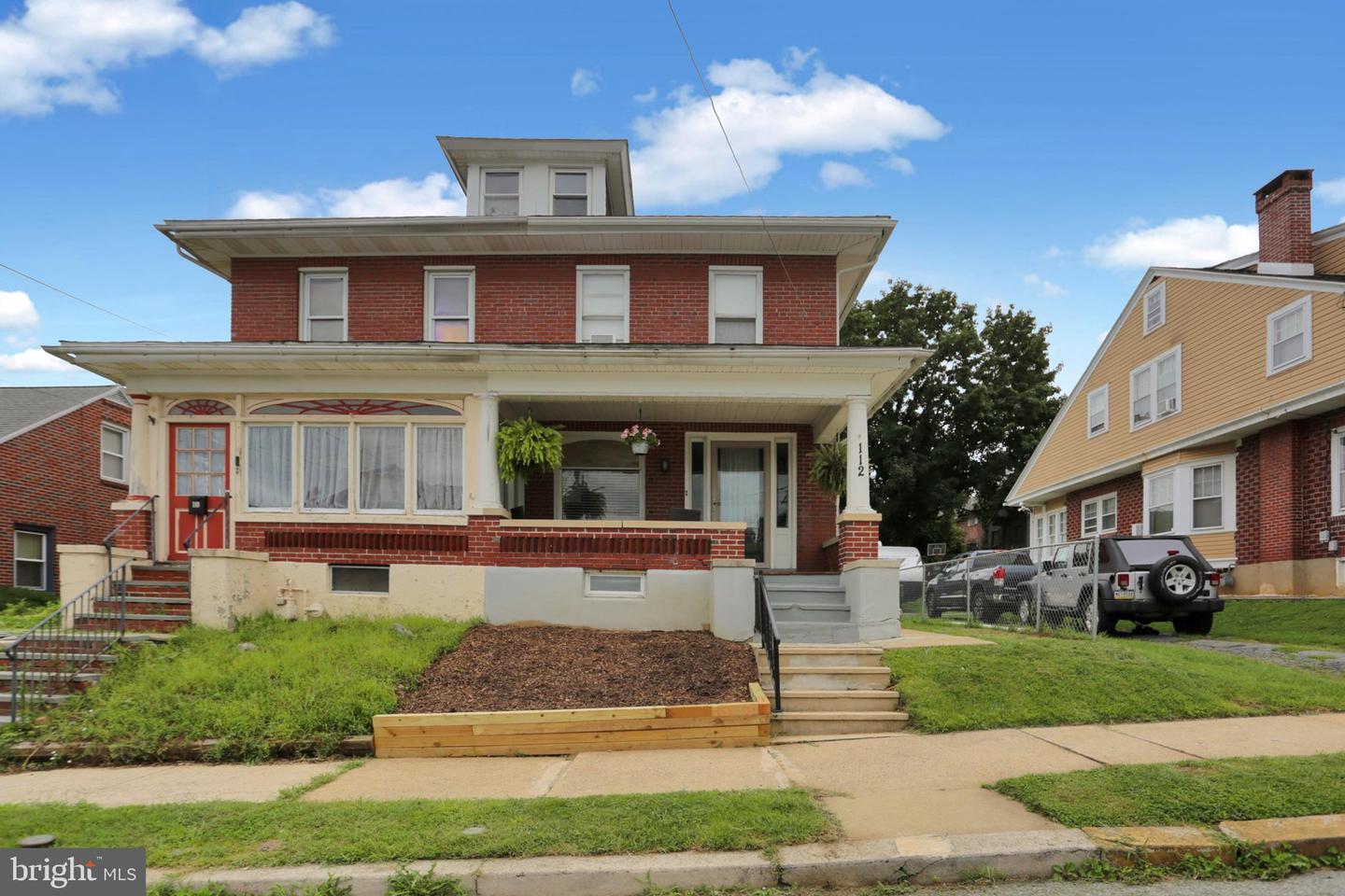 112 Park Ave Property Photo 2