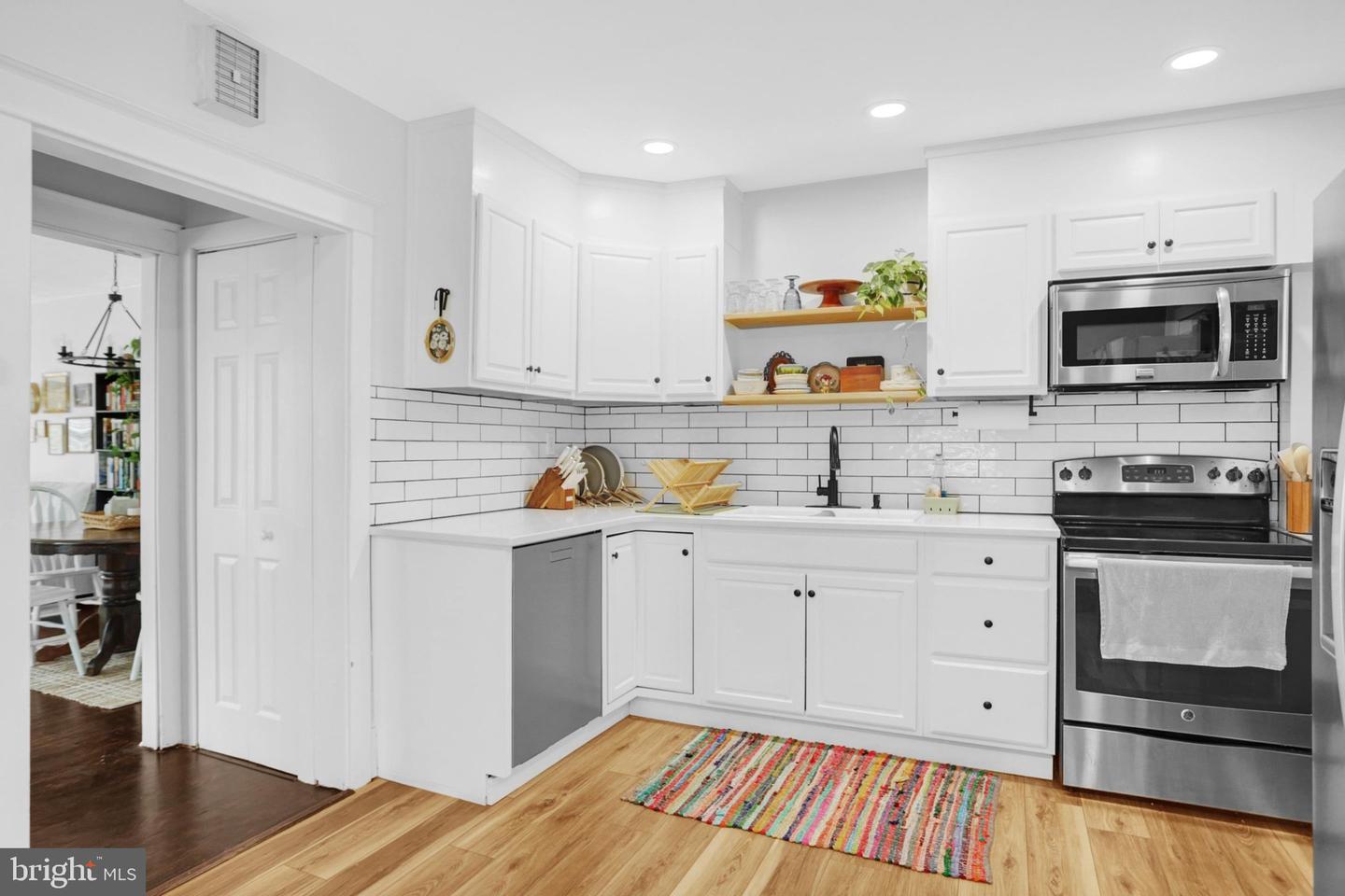 112 Park Ave Property Photo 9