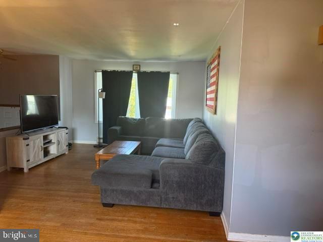 318 Penn St Property Photo 4