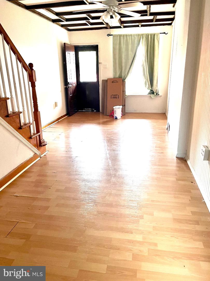 563 Perry St Property Photo 13