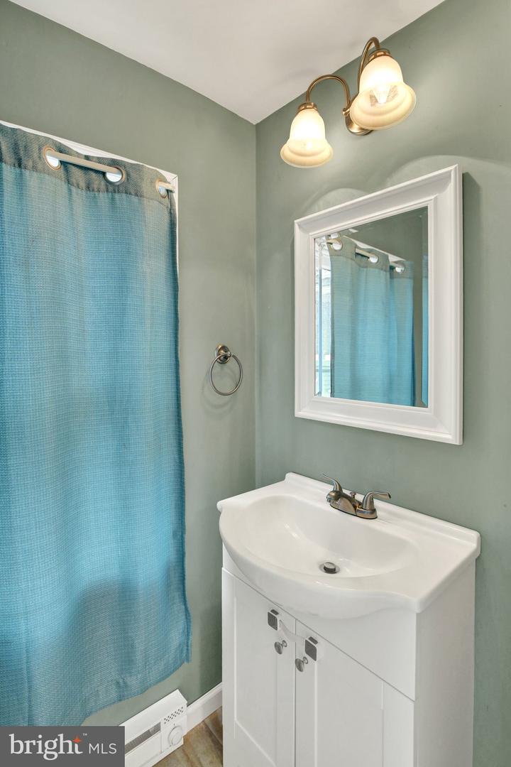 208 W 2nd St Property Photo 13