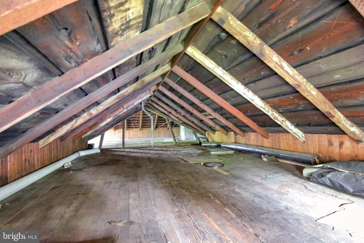 208 W 2nd St Property Photo 30