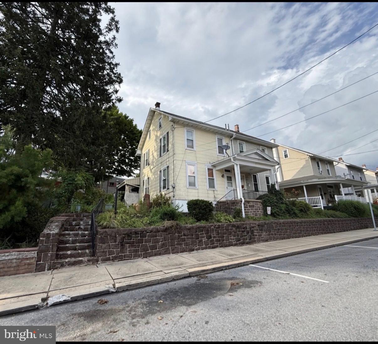 23 E MOHN ST Property Photo 1