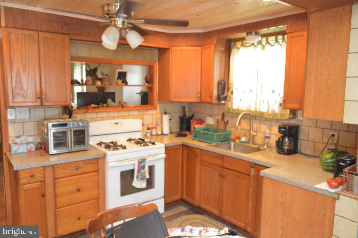 301 Old River Rd Property Photo 4