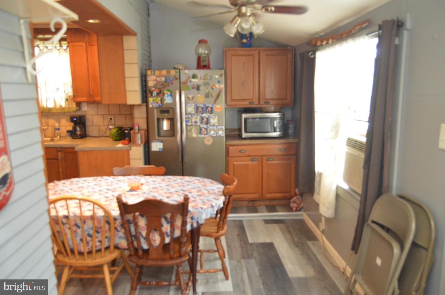 301 Old River Rd Property Photo 6