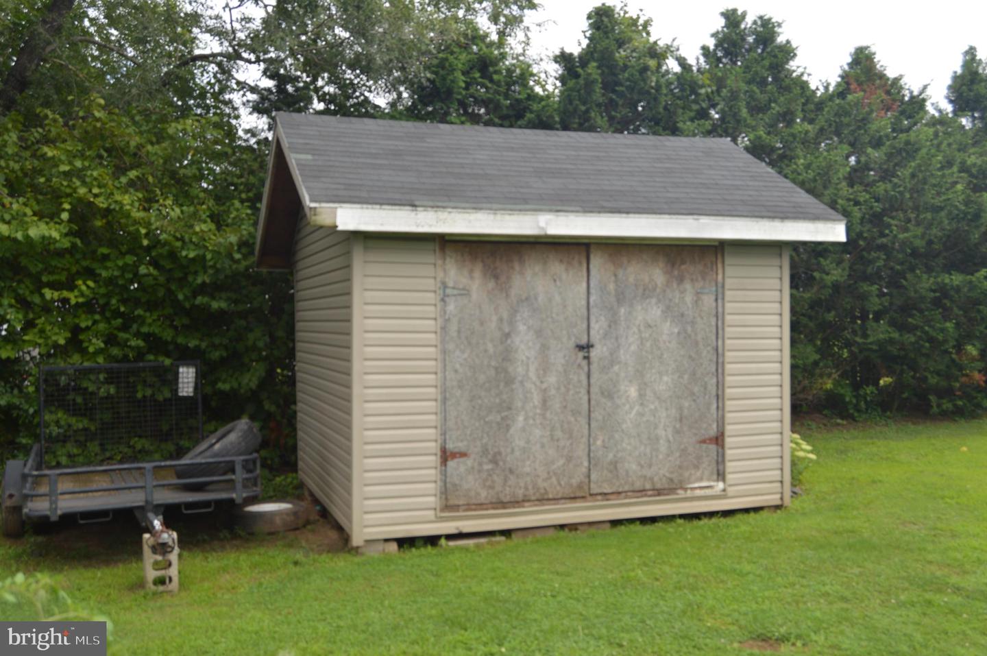 301 Old River Rd Property Photo 17