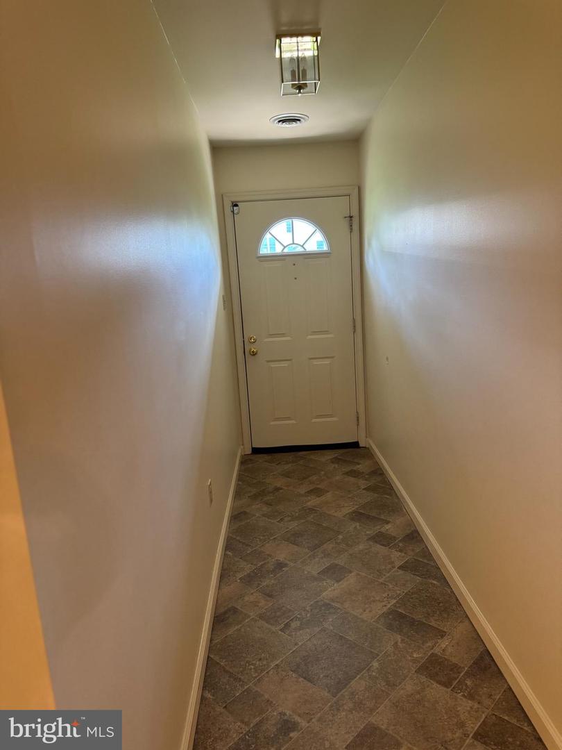 108 Primrose Ln Property Photo 6
