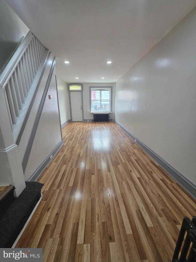 1121 Douglass St Property Photo 3