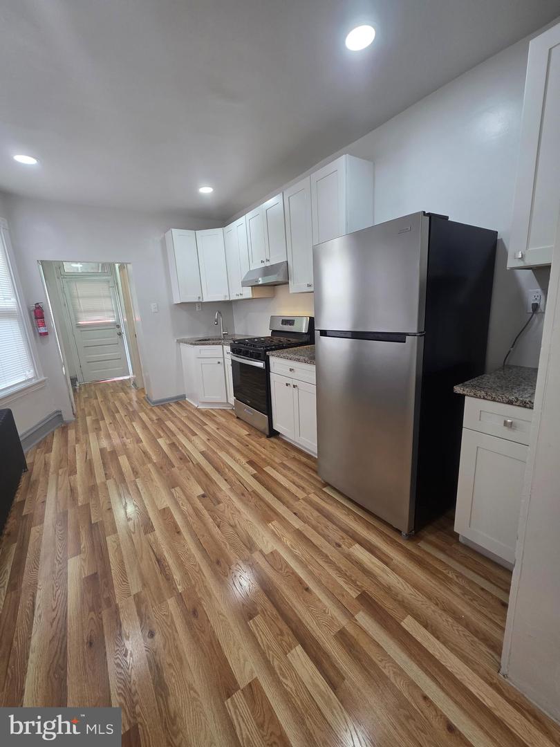 1121 Douglass St Property Photo 4