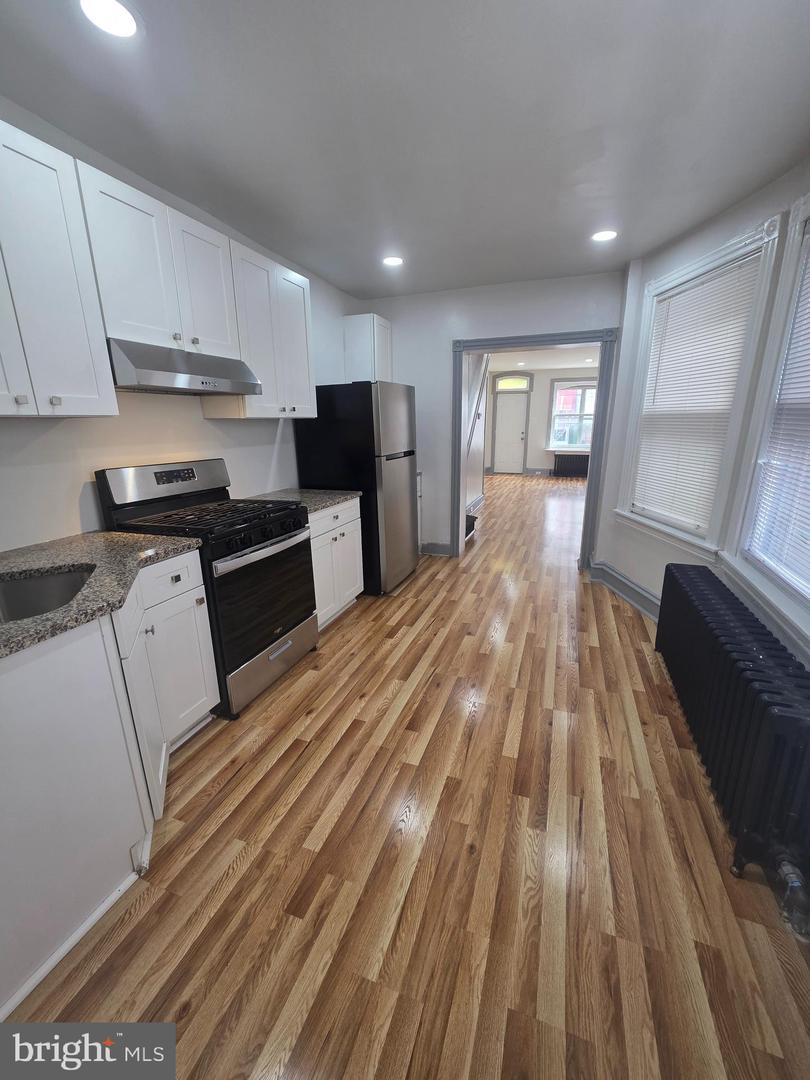 1121 Douglass St Property Photo 6