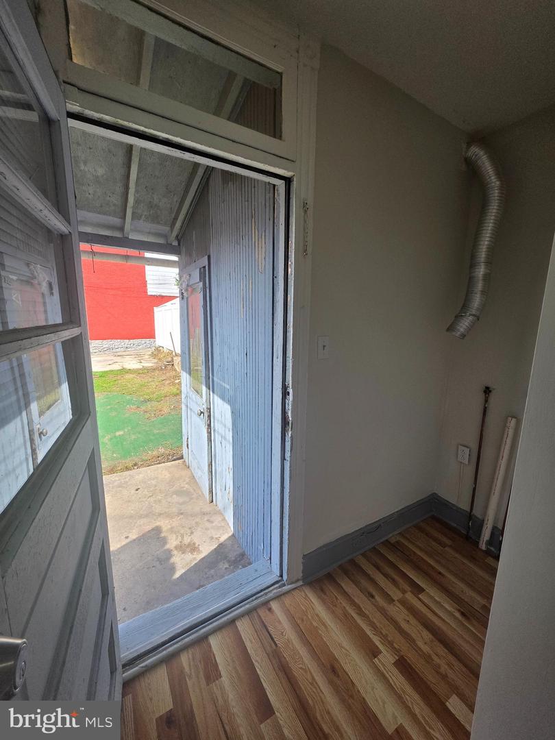 1121 Douglass St Property Photo 8