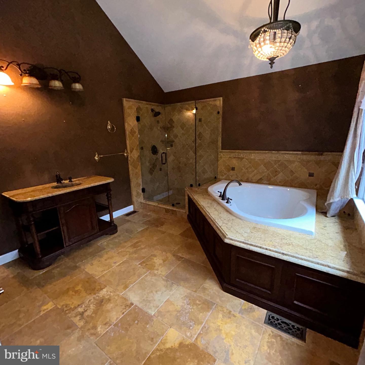 42 Kim Winona Ct Property Photo 9